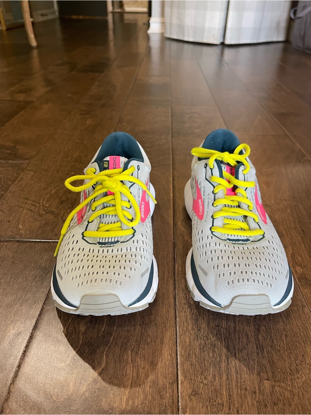 Brooks ghost multi colored sz7.5